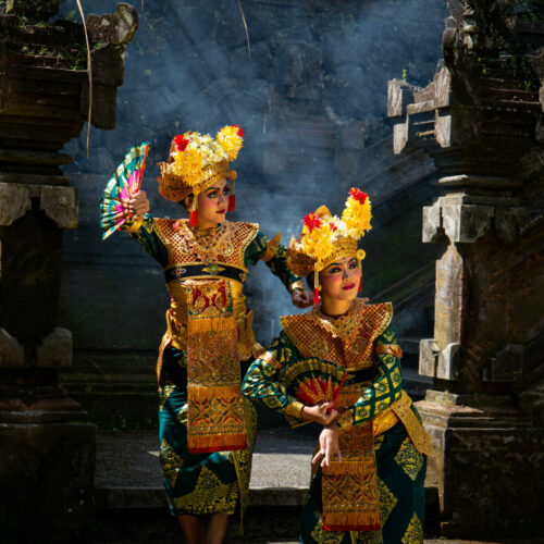 woman-traditional-balinese-dancing-costume-bali