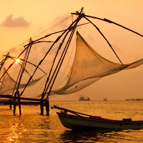 sh_104171129-chinese-fishing-nets-cochin-kochi-kerala-india